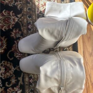 Steve Madden Nude/Beige Leather Sneaker